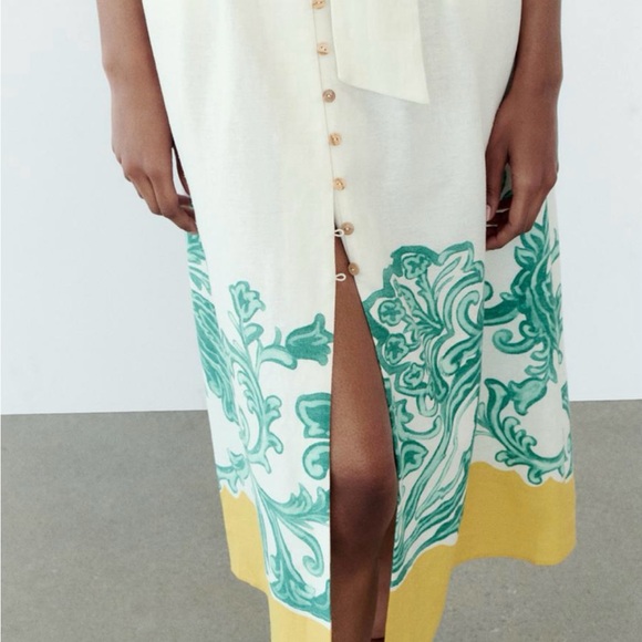 Elegant White and Green Dress with beachy Yellow Accents - Picture 4 of 7